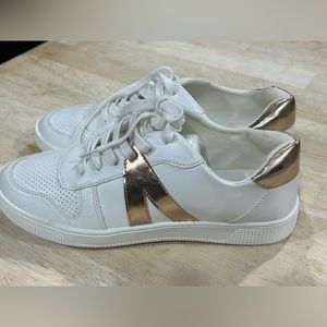 Mia Athletic sneakers. Women’s size 5. New never worn.